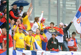 Fanovi Jelen Piva bodrili Orlove